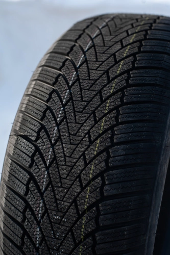 фото протектора и шины WINTERHAWKE I Шина ZMAX WINTERHAWKE I 175/70 R13 82T