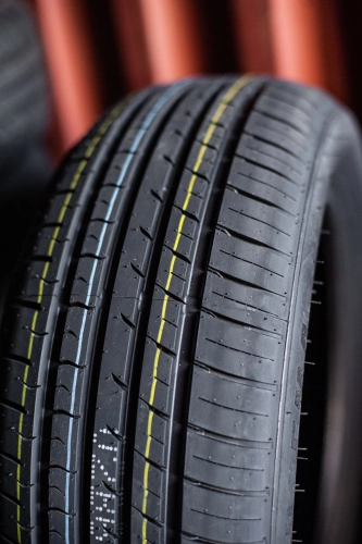 фото протектора и шины LANDGEMA Шина ZMAX LANDGEMA 215/65 R16 98H